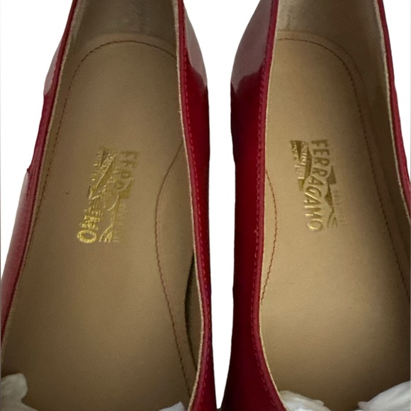 NEW Salvatorre Ferragamo mini - Picture 8 of 10